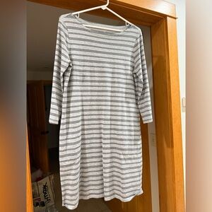 Garnets hill organic cotton dress . Cute side pockets